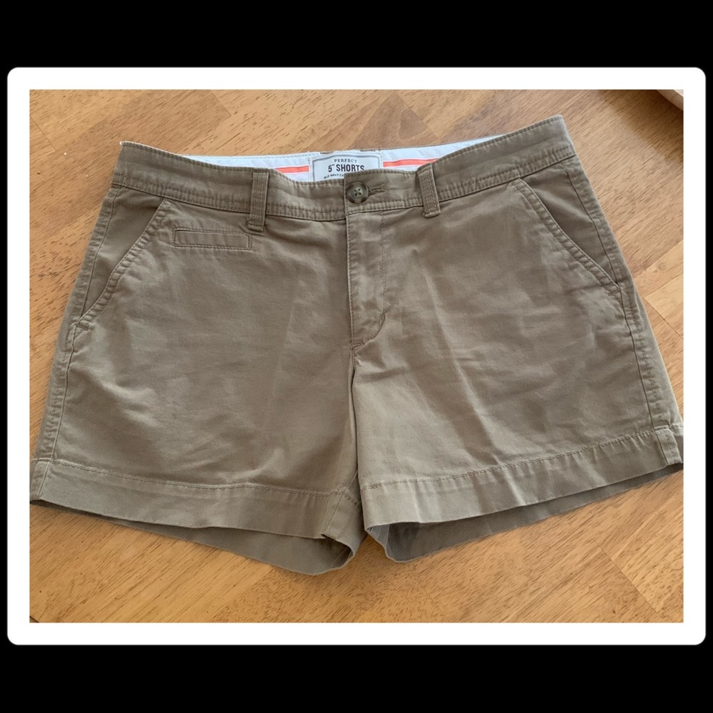Old Navy Dark Kaki Shorts size 4.